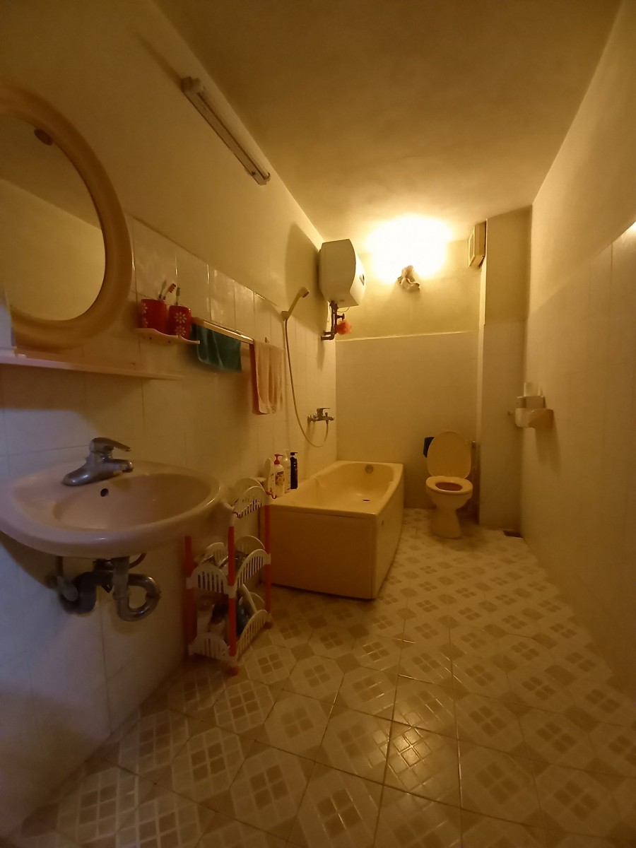 Chính chủ bán nhà phố Hoàng Như Tiếp 80 m2 x MT6m ôtô 7 chỗ nhỉnh 5.9 tỷ
