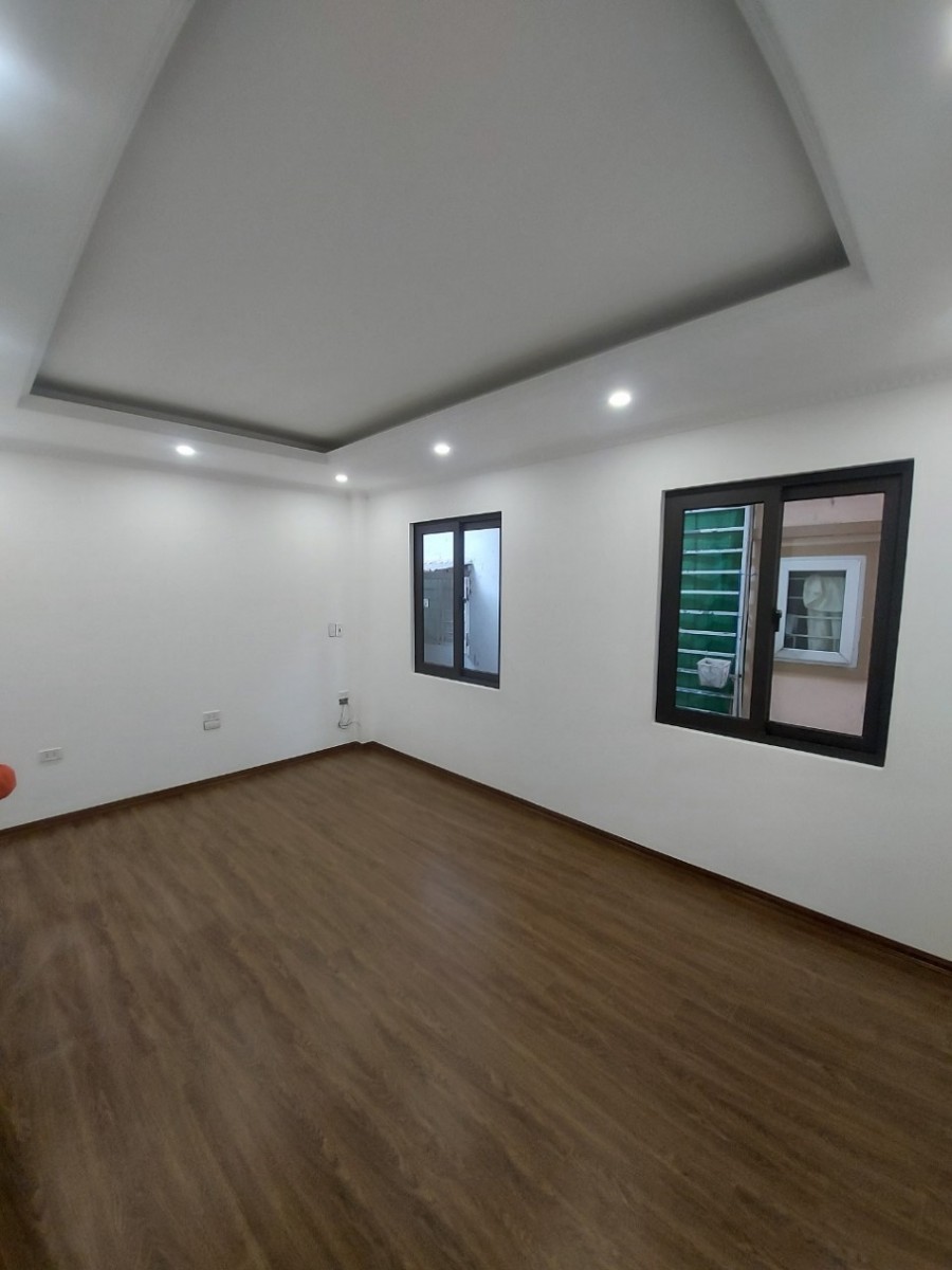 Bán gấp nhà chính chủ 293 ngõ 93 Hoàng văn Thái 5 Tầng xây mới giá 3.5 Tỷ.