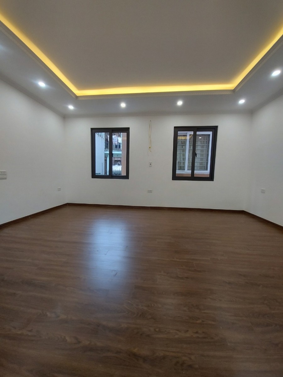 Bán gấp nhà chính chủ 293 ngõ 93 Hoàng văn Thái 5 Tầng xây mới giá 3.5 Tỷ.