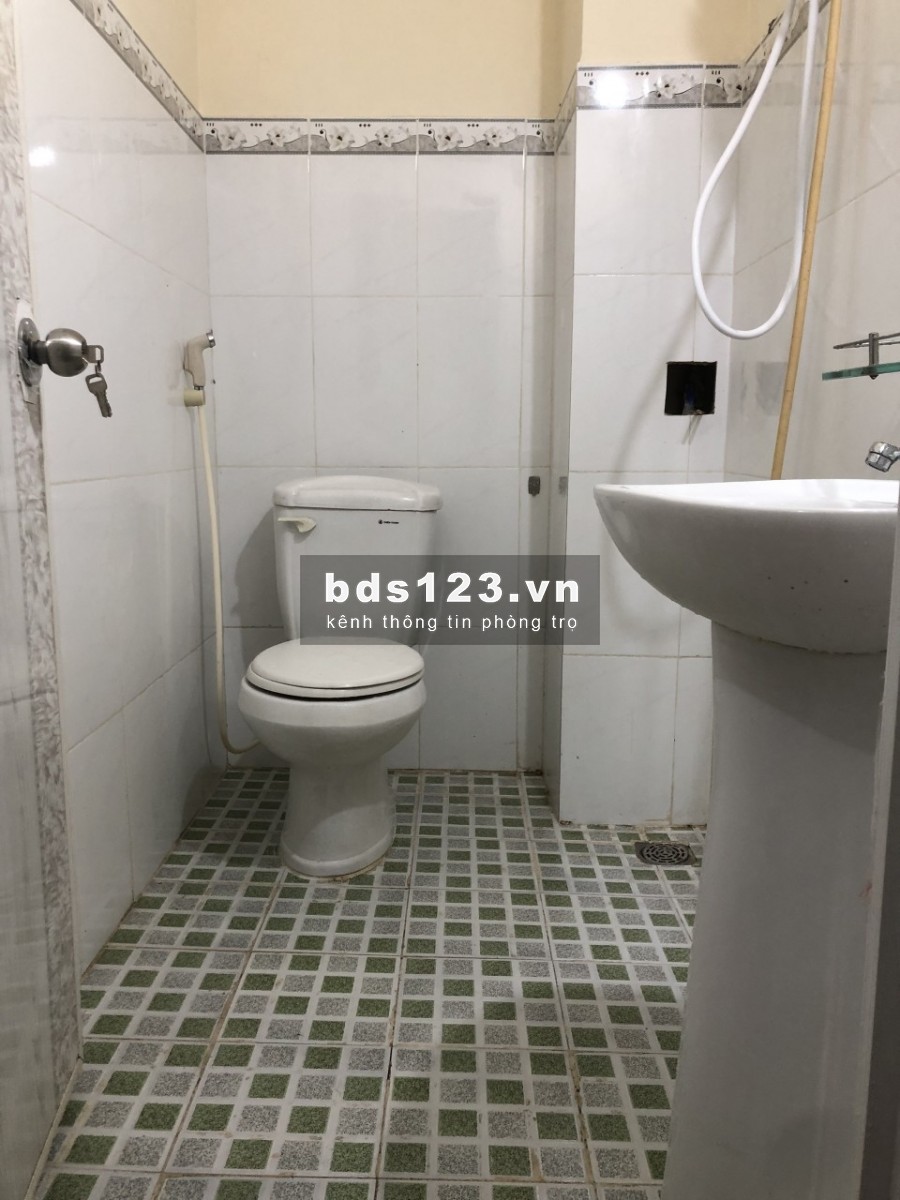 Phòng máy lạnh, cửa sổ sạch đẹp mát mẽ gần Lữ Gia, giá cho thuê 2.5 triệu/tháng