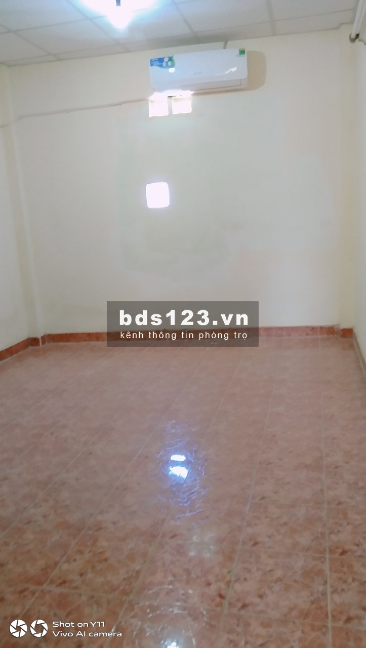 Phòng máy lạnh, cửa sổ sạch đẹp mát mẽ gần Lữ Gia, giá cho thuê 2.5 triệu/tháng