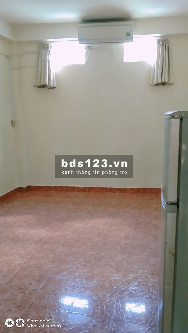 Phòng máy lạnh, cửa sổ sạch đẹp mát mẽ gần Lữ Gia, giá cho thuê 2.5 triệu/tháng