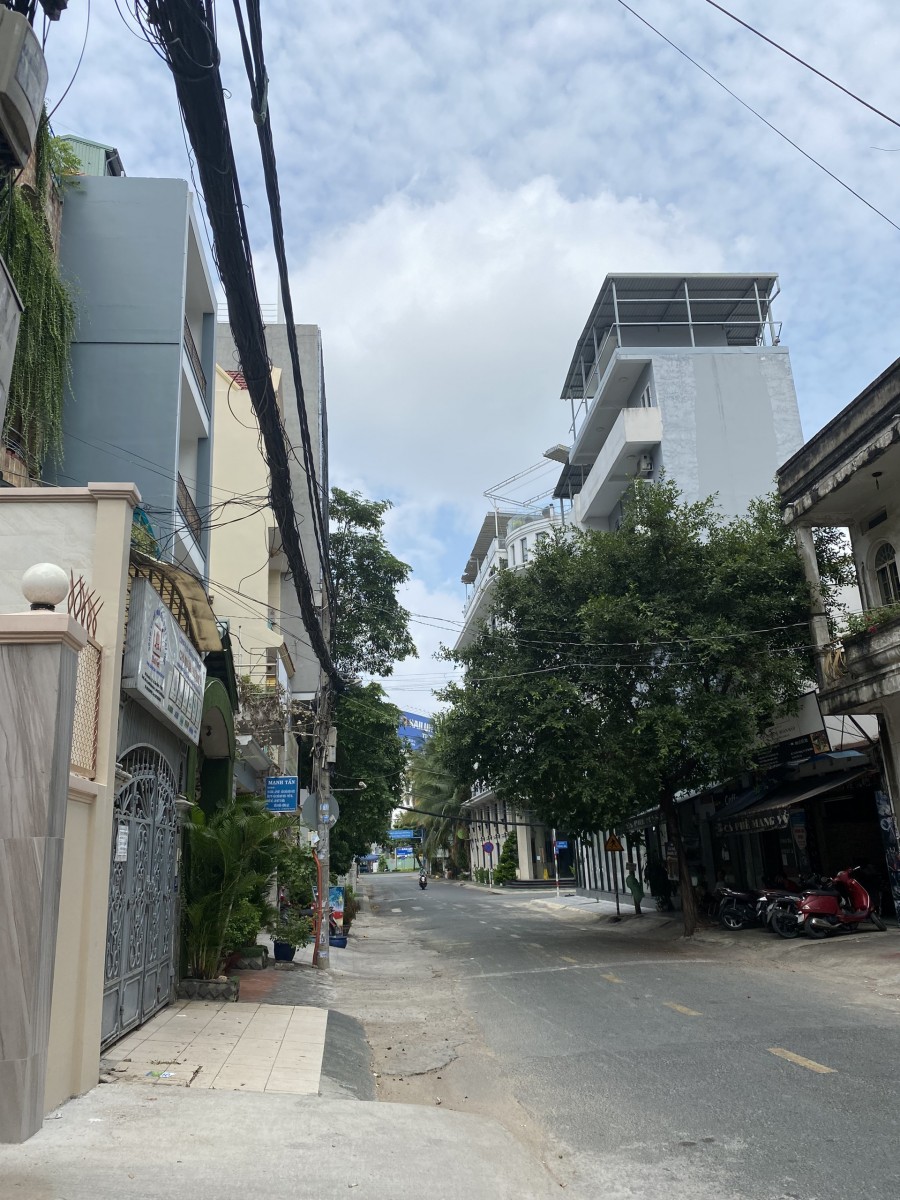 Nhà 5 tấm (5x15), mặt tiền khu sân bay, khu vực buôn bán, dịch vụ cực đông