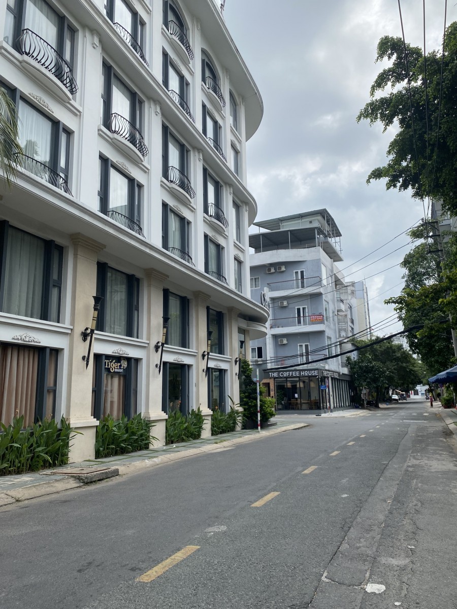 Nhà 5 tấm (5x15), mặt tiền khu sân bay, khu vực buôn bán, dịch vụ cực đông