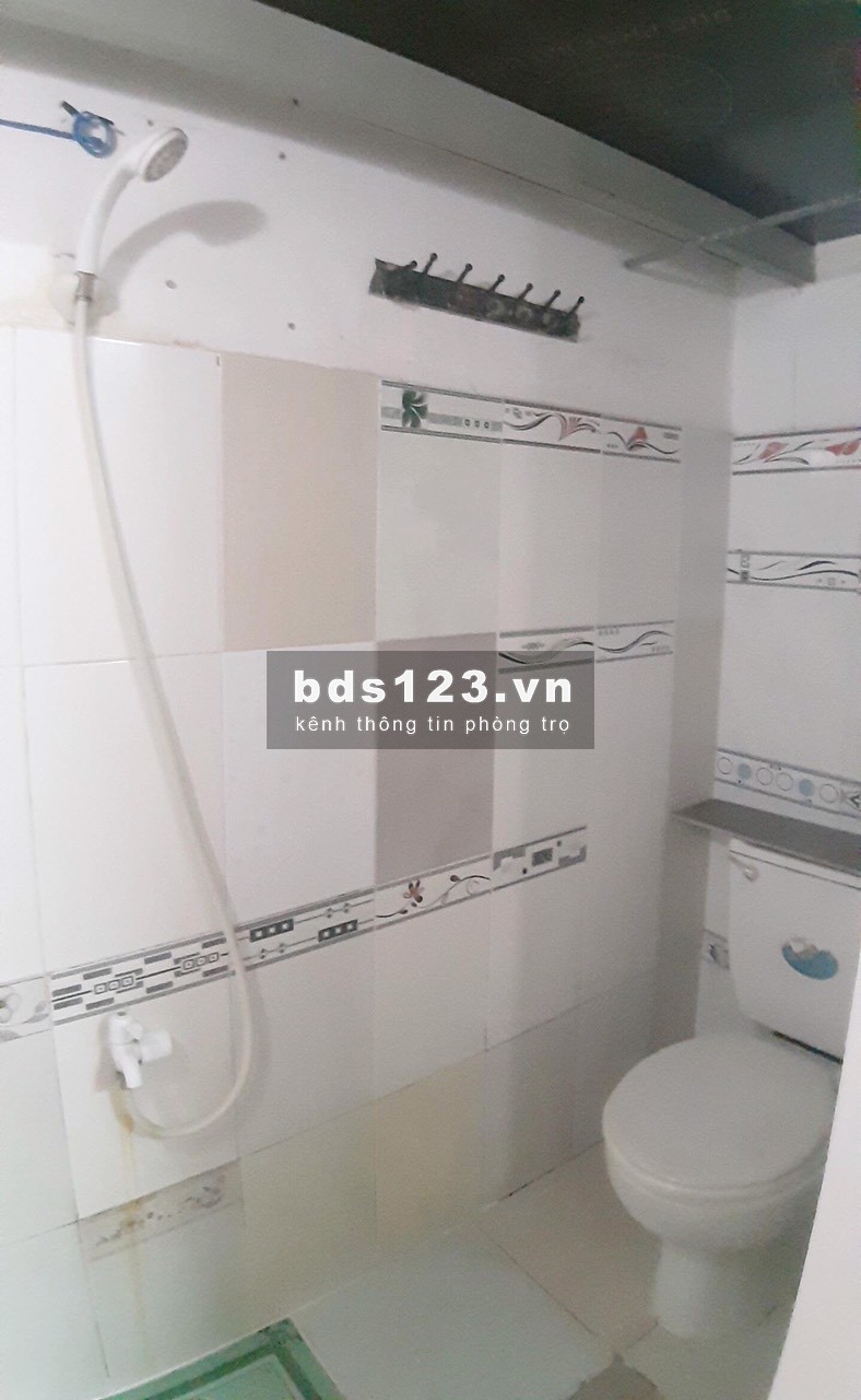Phòng trọ 18m2 có máy lạnh Quận Tân Bình gần sân bay, giá 2,3 triệu/tháng