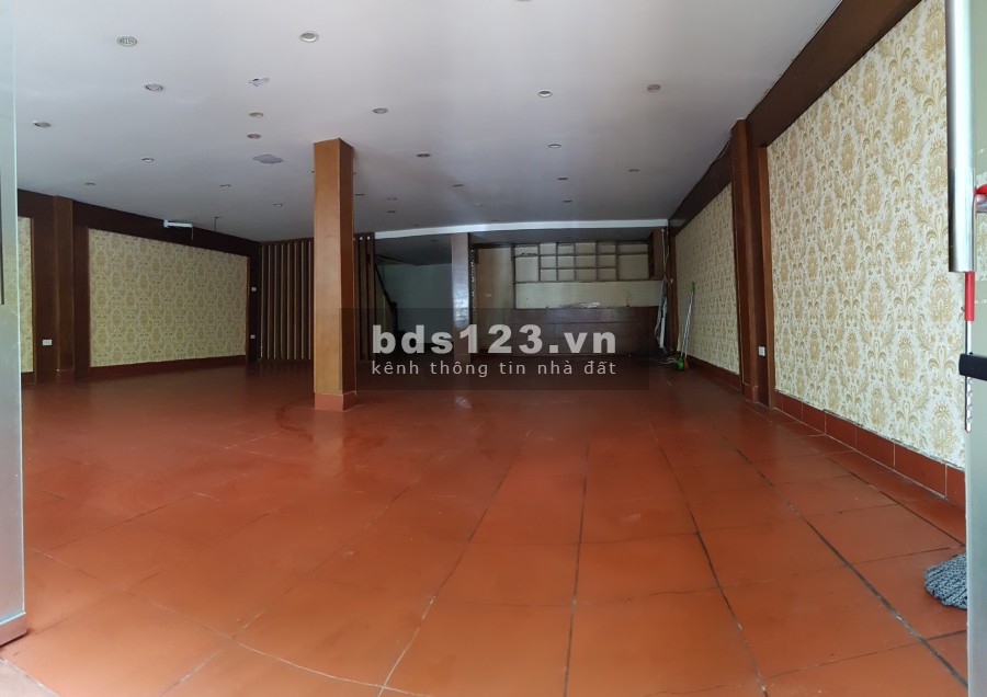 Cho thuê mặt bằng kinh doanh Công Viên Cầu Giấy: DTDS260m2, mặt tiền 7m, có vỉa hè