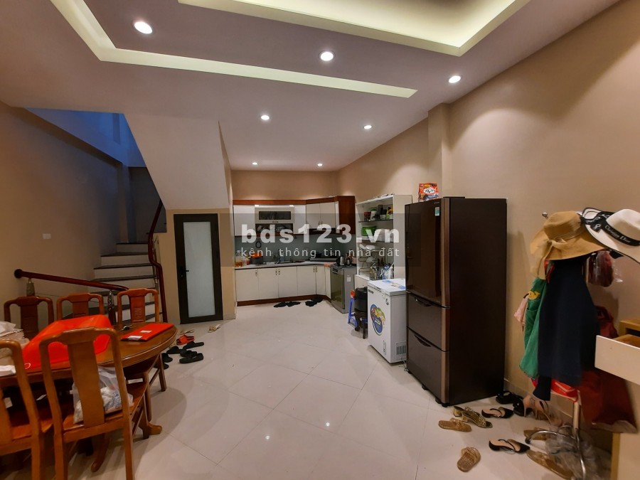Nhà nguyên căn đẹp về ở ngay, chủ để lại toàn bộ nội thất, 4 tầng đúc, giá 4.6 tỷ