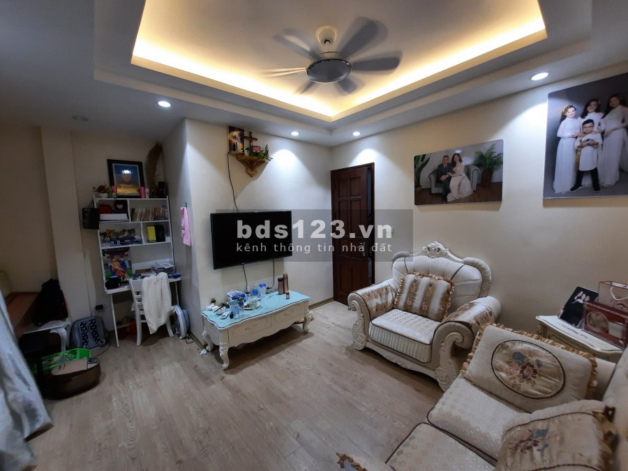 Nhà nguyên căn đẹp về ở ngay, chủ để lại toàn bộ nội thất, 4 tầng đúc, giá 4.6 tỷ