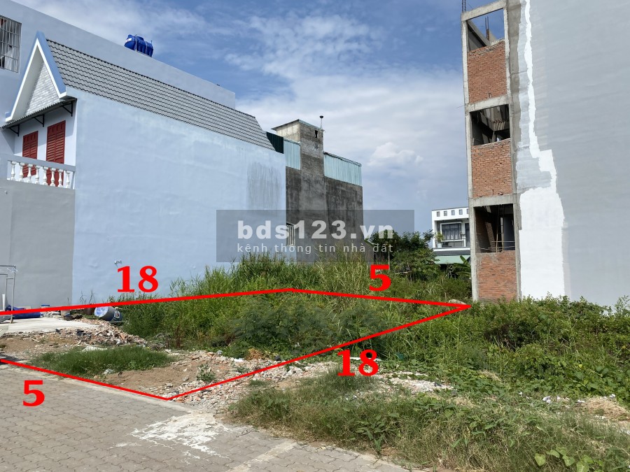 Bán đất mặt tiền đường D8 Long Hậu 90m2, dân cư hiện hữu, sổ đỏ đầy đủ, 2.9 tỷ - 0901473829