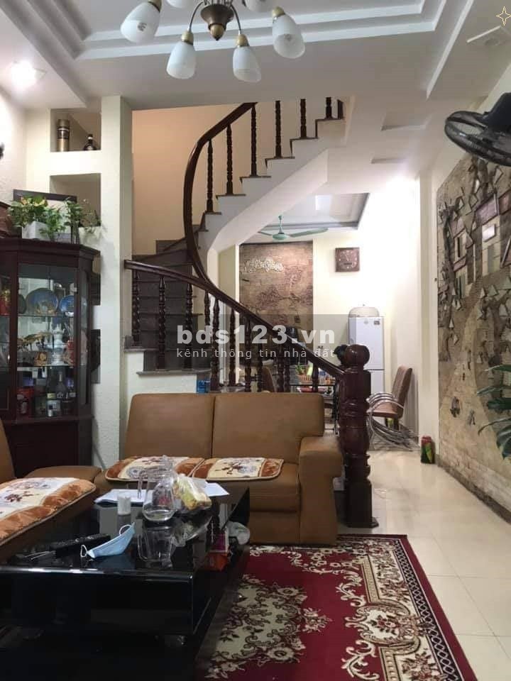 Gia đình cần bán nhanh nhà Phố Cầu Giấy, 55m2 x5T, 6 Phòng ngủ, Sân để xe 10 xe máy