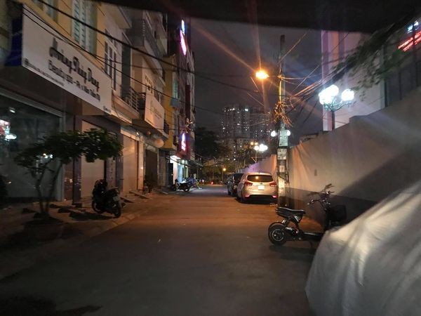 Bán nhà Trần Duy Hưng, kinh doanh vỉa hè, liên hệ chính chủ 0939.286.833