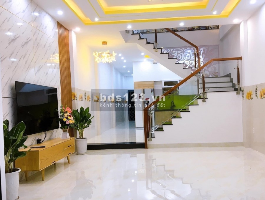 Bán nhà hiếm Ngọc Lâm 50m2*4T, 20m ô tô tránh, nhà đẹp, mt 5m, 2 mặt thoáng, giá 4.5 tỷ