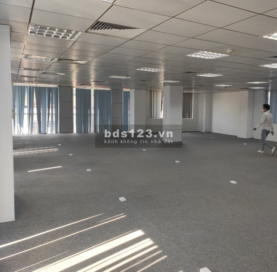 Cho thuê tòa văn phòng kingbuilding phố Nhân Chính dt 250m2 x 12 tầng, tầng 1 để xe mt 12m nhà mới
