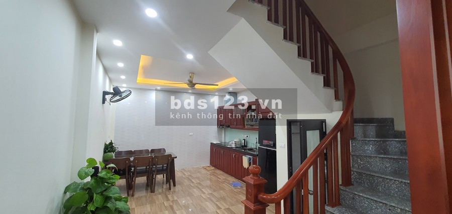 Nhà trung tâm Long Biên, giá 5.8 tỷ, ô tô vào nhà kinh doanh sầm uất, chính chủ