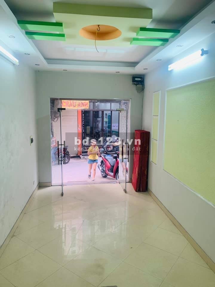 Mặt phố kinh doanh Quận Hoàng Mai, giá trong ngõ nhỉnh 100 triệu/m2, lh 0566188385