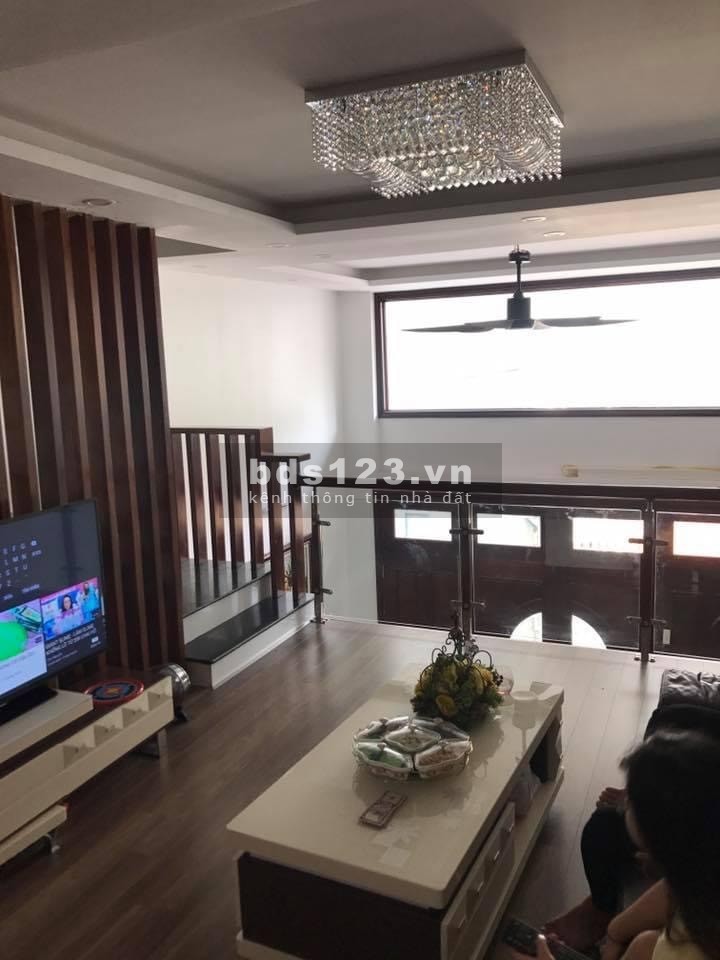 Dịch bệnh vỡ nợ cần bán bớt nhà phố Ngọc Lâm 50m2, 4 tầng giá 5.8 tỷ