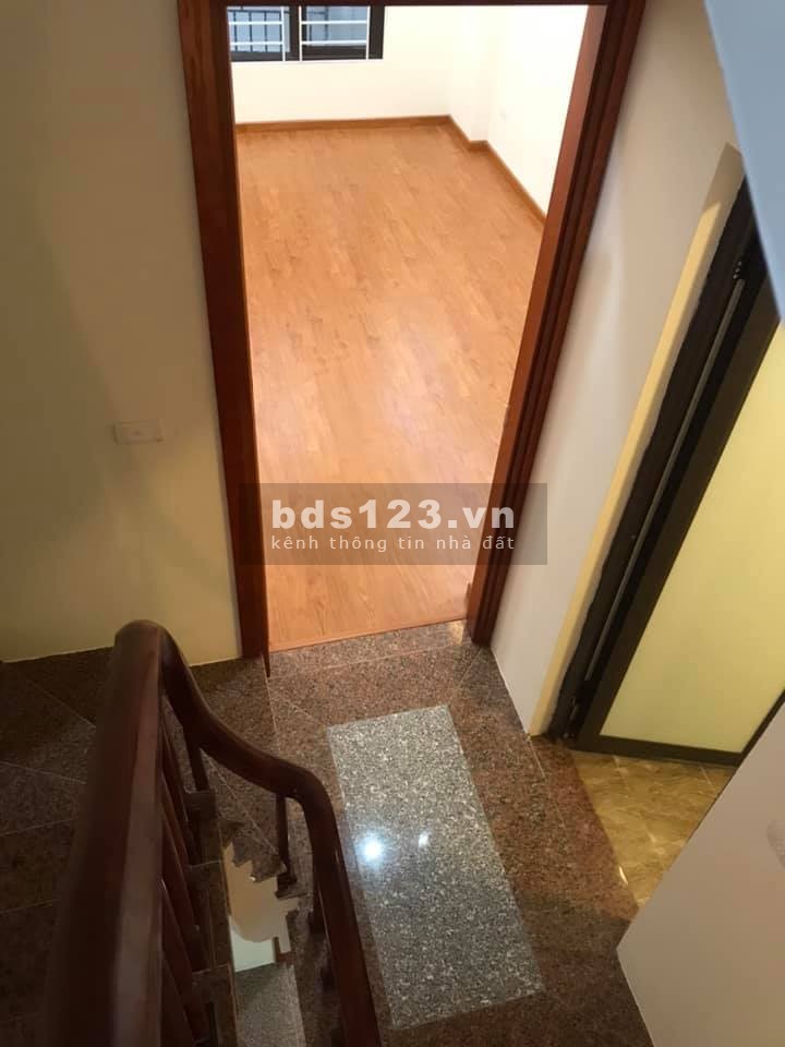 Nhỉnh 3 tỷ, có nhà 5 tầng, dt 35m2, Quận Tây Hồ lô góc nhà đẹp gần hồ Tây, 5 tầng đúc
