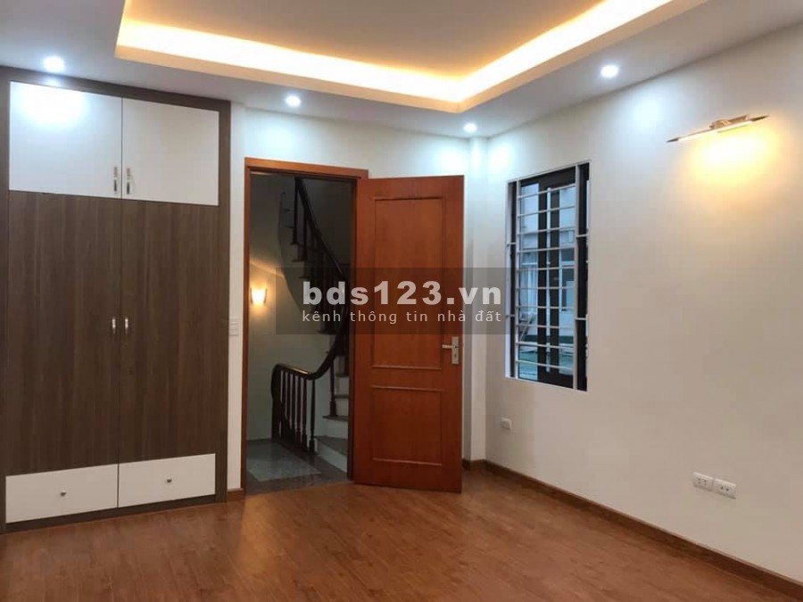 Nhỉnh 3 tỷ, có nhà 5 tầng, dt 35m2, Quận Tây Hồ lô góc nhà đẹp gần hồ Tây, 5 tầng đúc