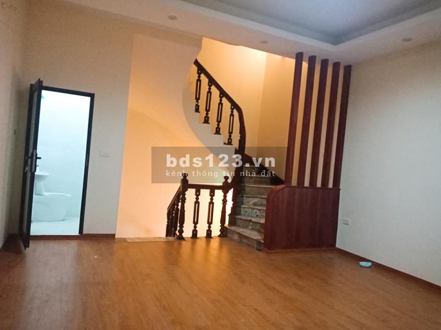 Nhà Hoa Bằng diện tích 50m2, 5 tầng giá 4.8 tỷ, ô tô tránh 20m, thoáng trước sau