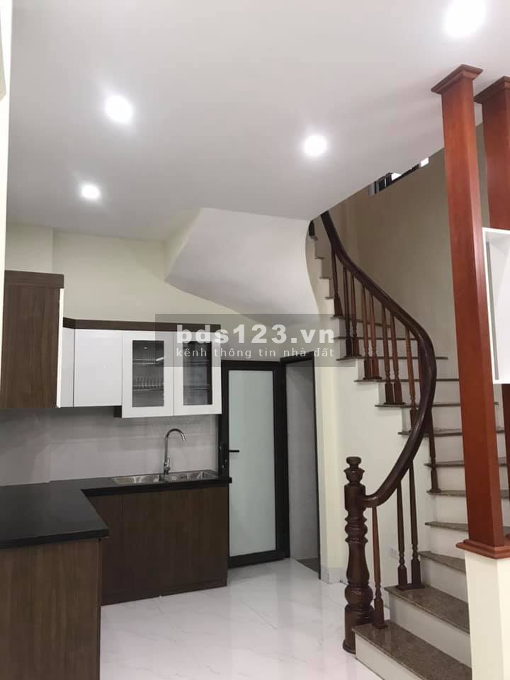 Nhỉnh 3 tỷ, có nhà 5 tầng, dt 35m2, Quận Tây Hồ lô góc nhà đẹp gần hồ Tây, 5 tầng đúc
