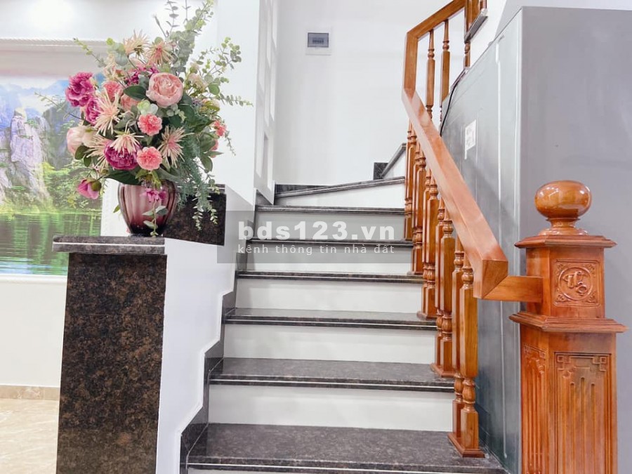 Nhà phố Văn Cao 4 tầng 72m2 chỉ 5,35 tỷ. có gara oto Nhà như mới, xây độc lập chắc chắn