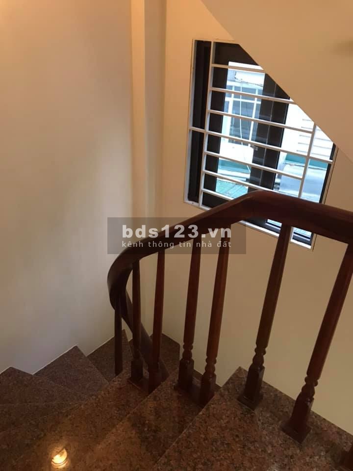 Nhỉnh 3 tỷ, có nhà 5 tầng, dt 35m2, Quận Tây Hồ lô góc nhà đẹp gần hồ Tây, 5 tầng đúc