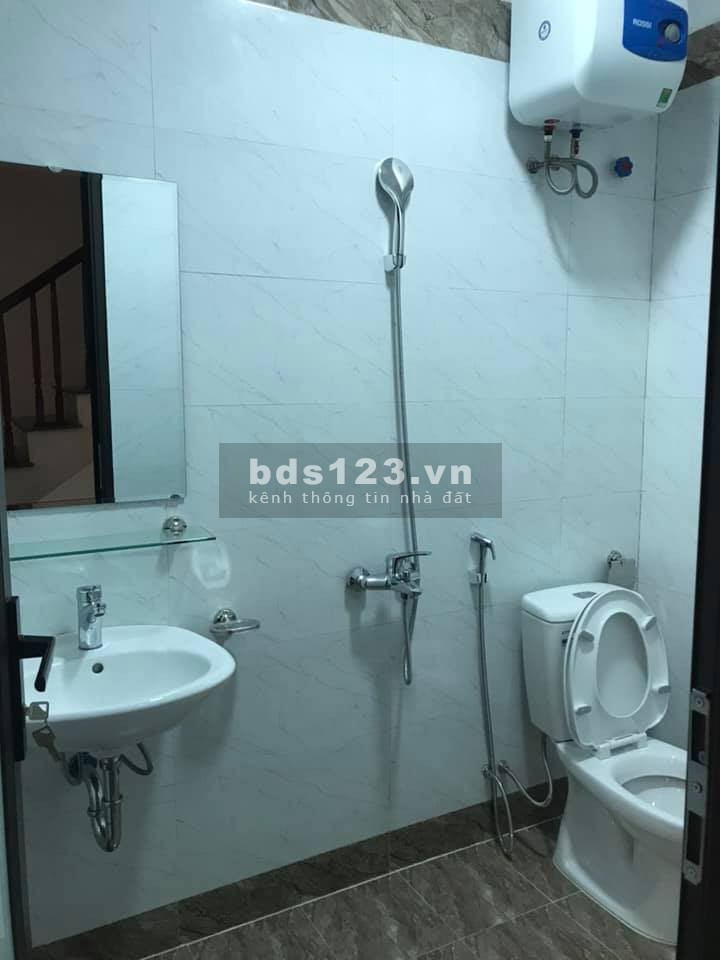 Nhỉnh 3 tỷ, có nhà 5 tầng, dt 35m2, Quận Tây Hồ lô góc nhà đẹp gần hồ Tây, 5 tầng đúc