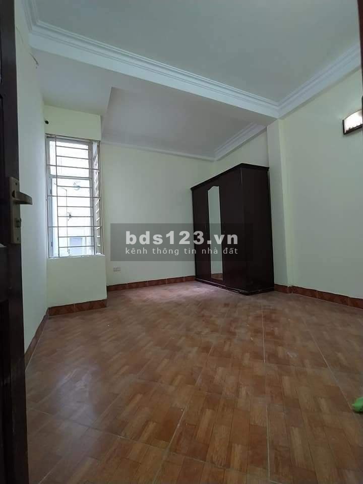 Bán nhà Nguyễn Trãi 30m2 giá bán 3.2 tỷ, gần phố, an sinh tốt, lh 0879356959