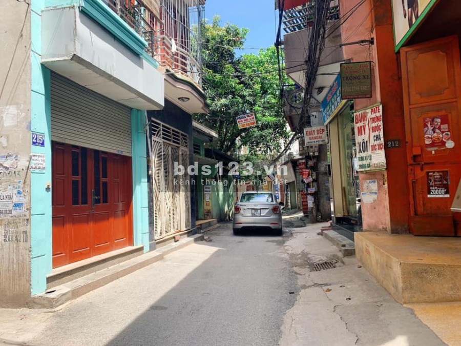 Mặt phố kinh doanh Quận Hoàng Mai, giá trong ngõ nhỉnh 100 triệu/m2, lh 0566188385