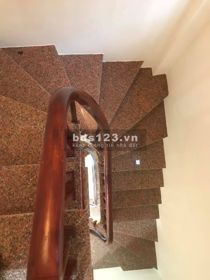 Nhỉnh 3 tỷ, có nhà 5 tầng, dt 35m2, Quận Tây Hồ lô góc nhà đẹp gần hồ Tây, 5 tầng đúc