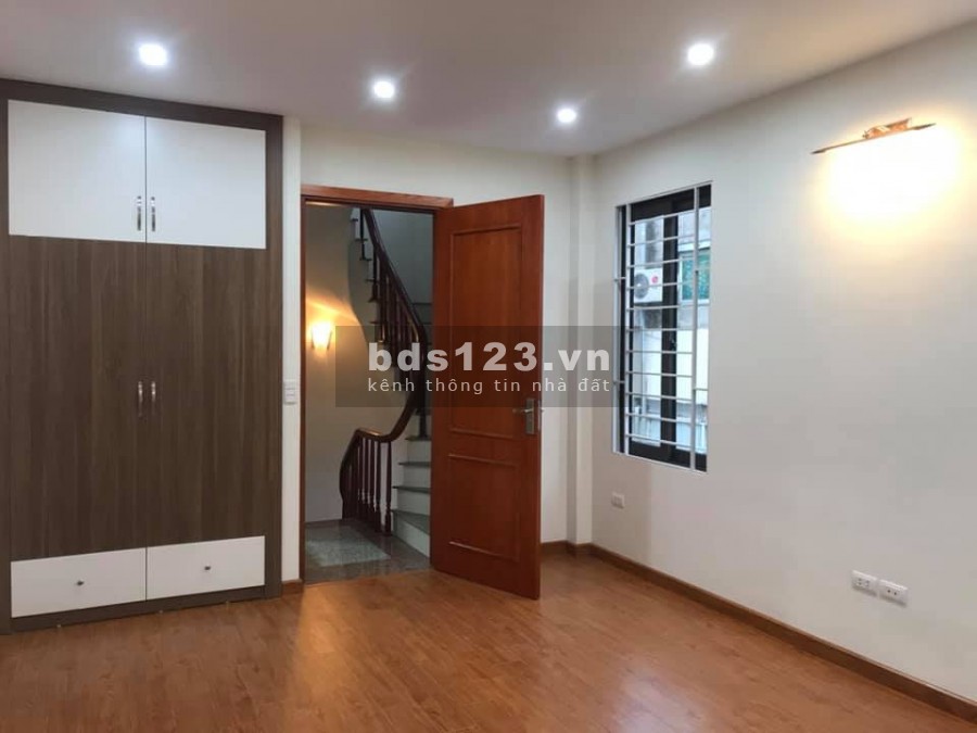 Nhỉnh 3 tỷ, có nhà 5 tầng, dt 35m2, Quận Tây Hồ lô góc nhà đẹp gần hồ Tây, 5 tầng đúc