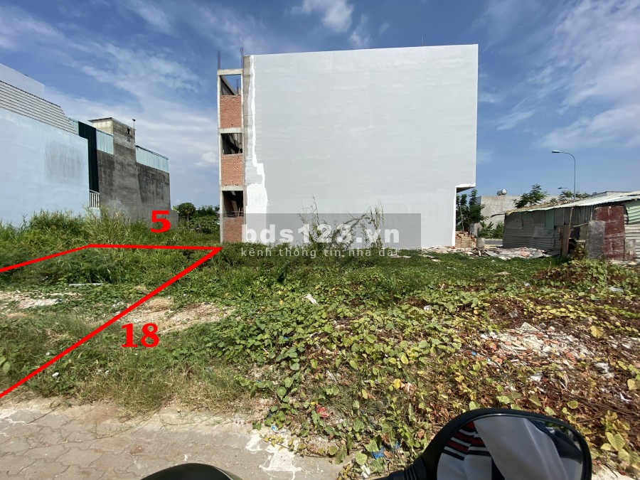 Bán đất mặt tiền đường D8 Long Hậu 90m2, dân cư hiện hữu, sổ đỏ đầy đủ, 2.9 tỷ - 0901473829