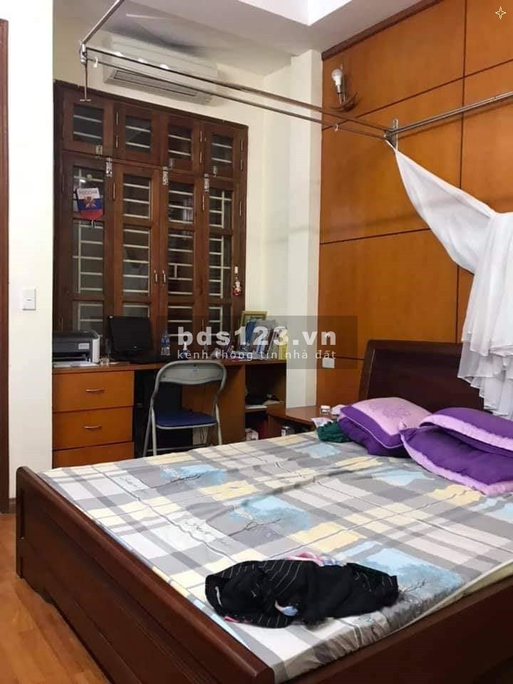 Gia đình cần bán nhanh nhà Phố Cầu Giấy, 55m2 x5T, 6 Phòng ngủ, Sân để xe 10 xe máy