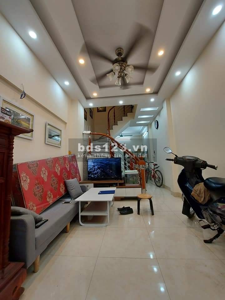 Bán nhà Ngọc Thụy, Long Biên, gần phố, 3 Tầng, dt 32m2, giá bán 2,45 tỷ
