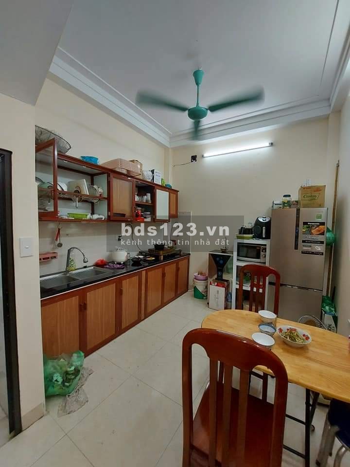 Bán nhà Ngọc Thụy, Long Biên, gần phố, 3 Tầng, dt 32m2, giá bán 2,45 tỷ