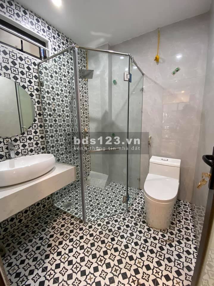 Bán nhà siêu hiếm Nguyễn Văn Cừ, an sinh đỉnh, dt 45m2 5 tầng, nhỉnh 4 tỷ