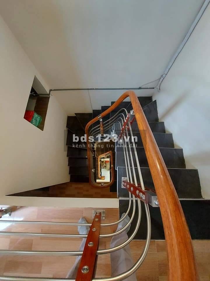 Bán nhà Ngọc Thụy, Long Biên, gần phố, 3 Tầng, dt 32m2, giá bán 2,45 tỷ