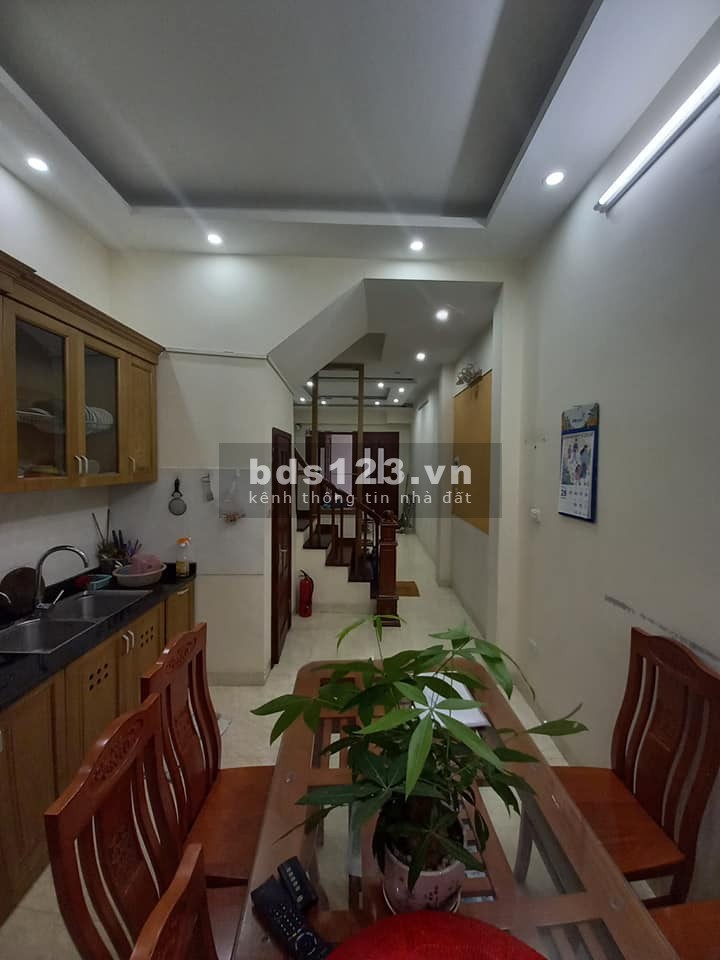 Nhà Cầu Giấy 5 tầng giá bán 3.99 tỷ bao đẹp lung linh, sổ đỏ phân lô