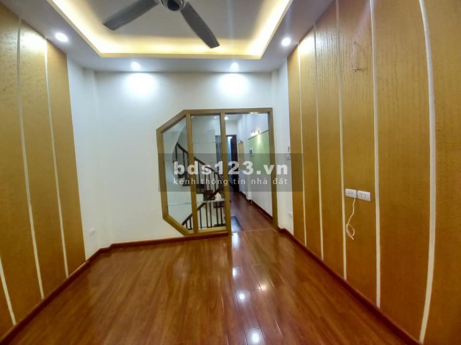 Nhà Cầu Giấy 5 tầng giá bán 3.99 tỷ bao đẹp lung linh, sổ đỏ phân lô