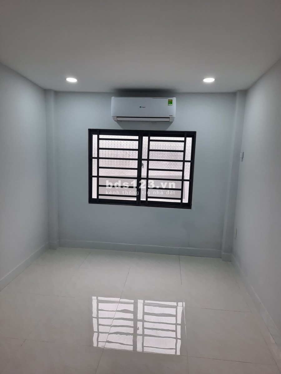 Nhà bán giá 1.97 tỷ sở hữu nhà đẹp ở ngay, 22m2, hxh, Quận Tân Phú