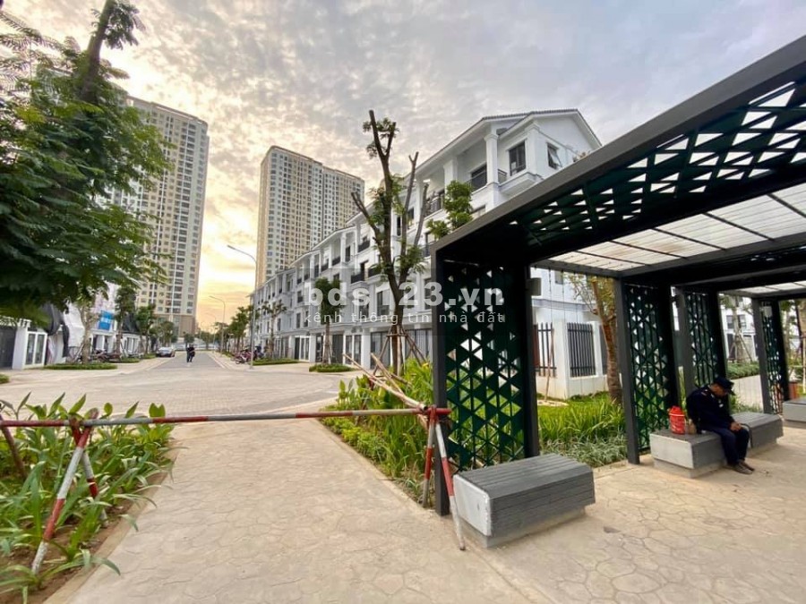 Chủ nhà chuyển công tác cần bán nhà tại Gamuda, dt 160m2, căn góc đẹp, LH 0933294888