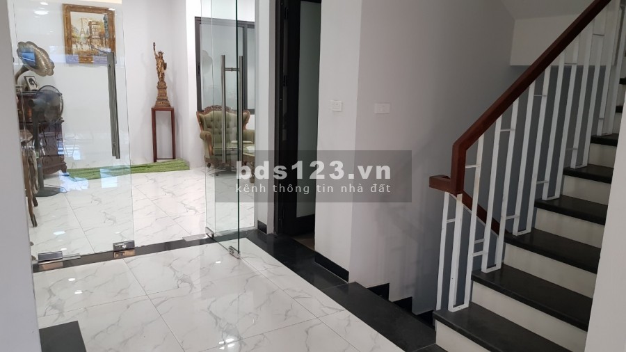 Cho thuê nhà riêng Ngoại giao đoàn: DT75mx7 tầng, có thang máy, hầm, ô tô đỗ cửa