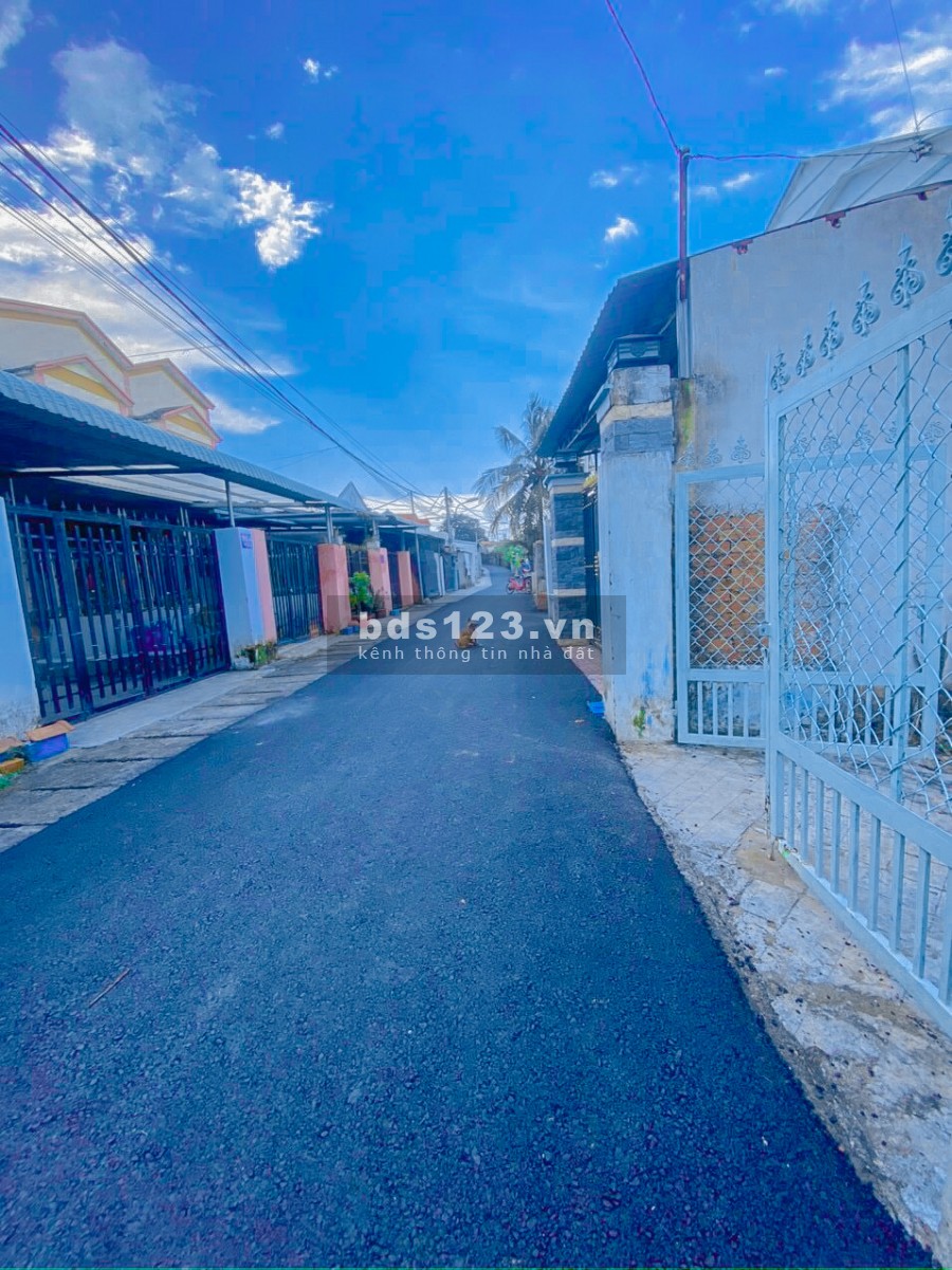 Bán nhà rộng 151m2, Thủ Dầu Một, đường nhựa 5m thông, khu dân cư đông đúc, lhcc