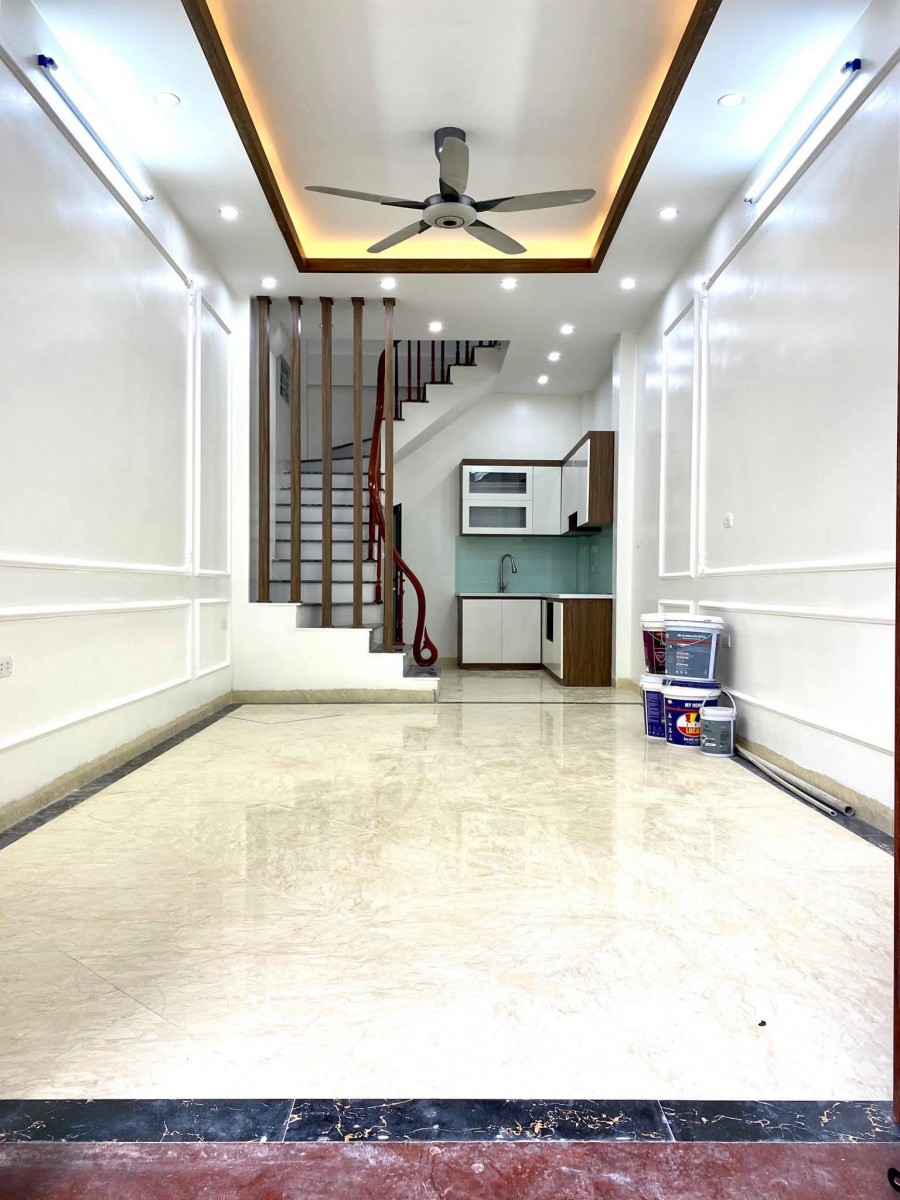 Bán nhà Cù Chính Lan, Thanh Xuân, 35m2 x 6T, MT 4m, giá 4.5 tỷ. LH 0966456918