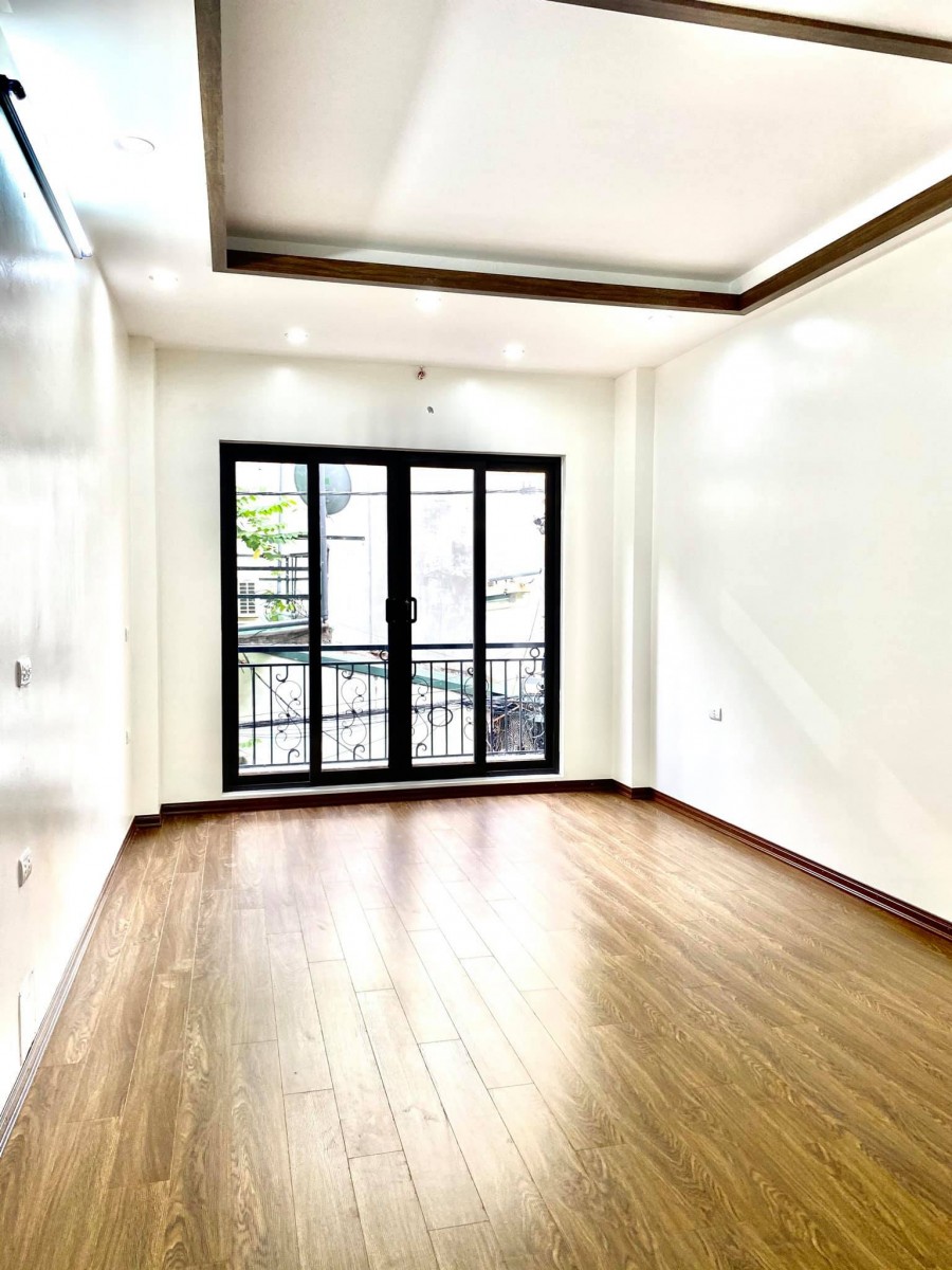 Bán nhà Cù Chính Lan, Thanh Xuân, 35m2 x 6T, MT 4m, giá 4.5 tỷ. LH 0966456918