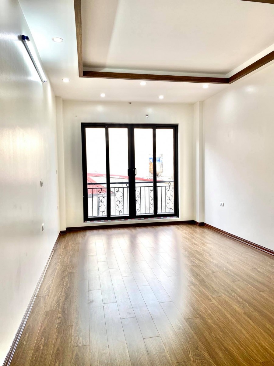 Bán nhà Cù Chính Lan, Thanh Xuân, 35m2 x 6T, MT 4m, giá 4.5 tỷ. LH 0966456918