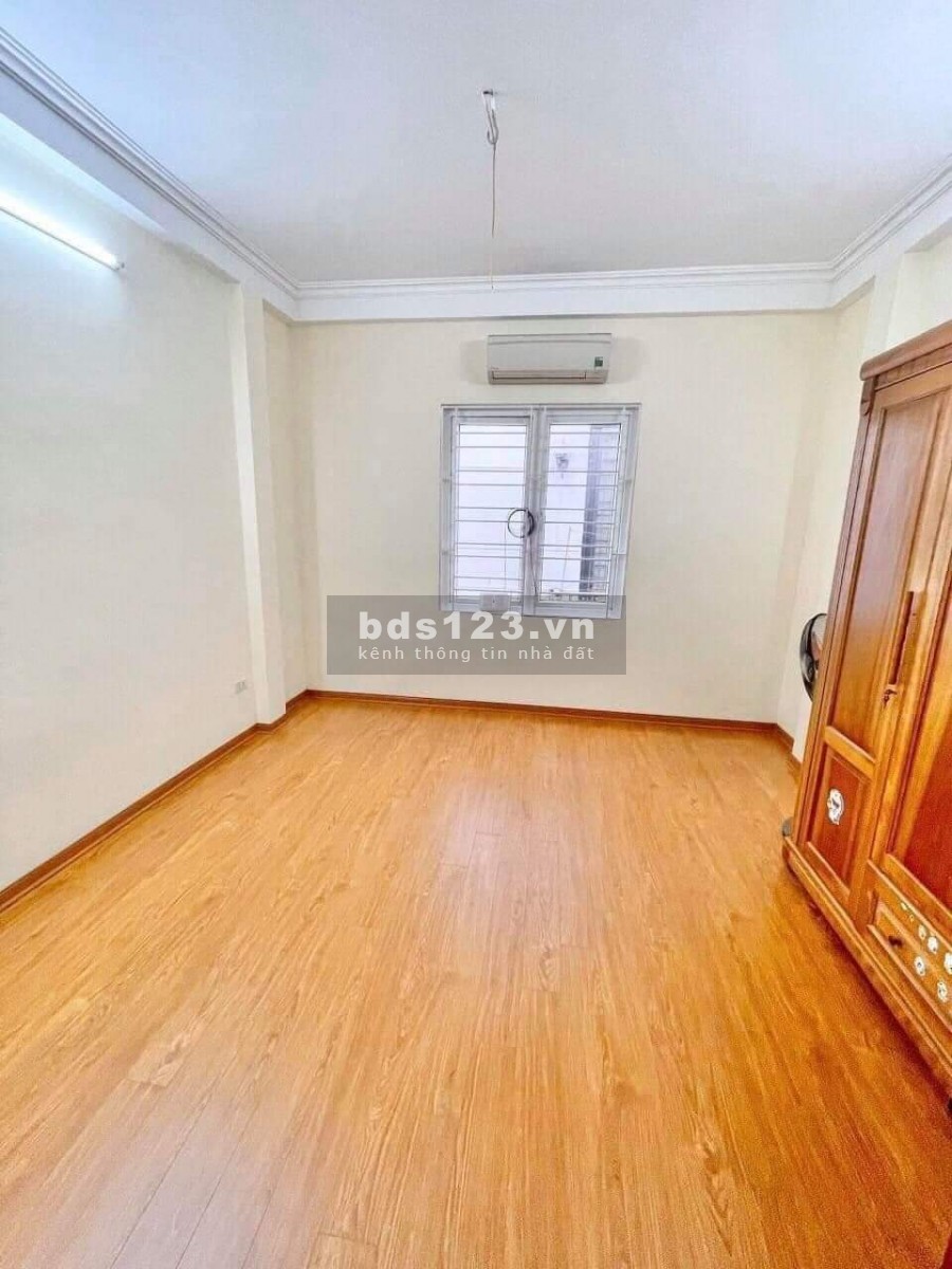 Cần Bán Nhà Ngõ 381 Phố Bạch Mai. Ngõ trước nhà xe 3 gác qua, xây 5 tầng đúc kiên cố
