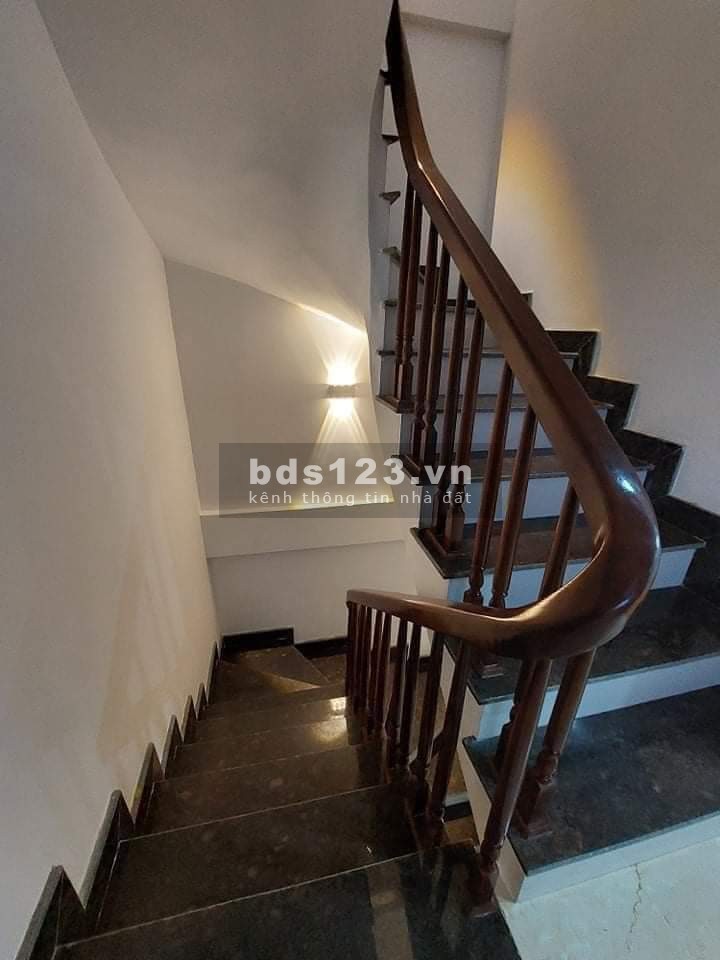 Nhà mới đẹp phố Hoàng Mai, lô góc ngõ thông gara ô tô dt 45m, 5 tầng, giá 6.1 tỷ