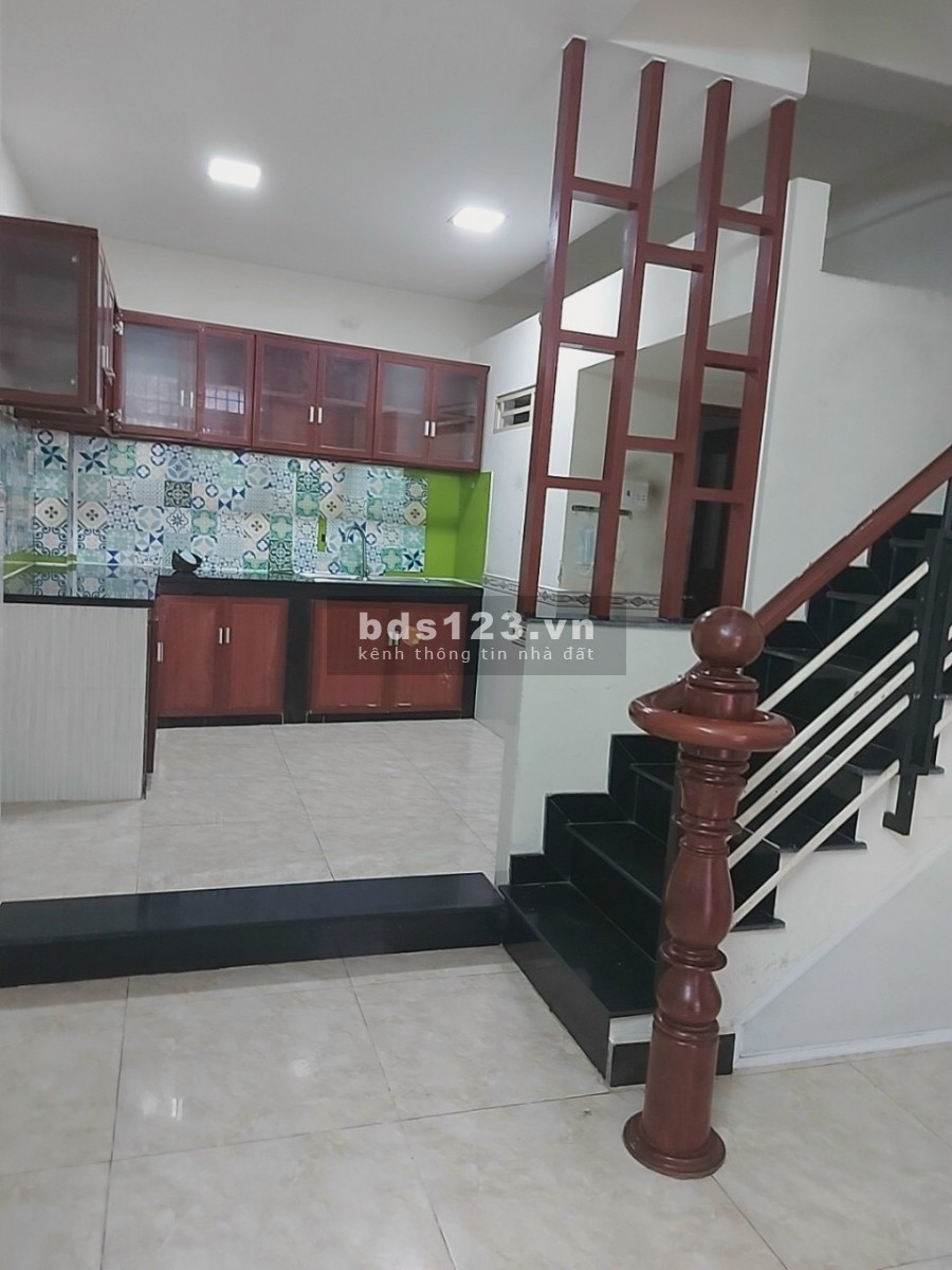 Gấp bán nhà 3 tầng dt 30m2 Chữ Đồng Tử, Quận Tân Bình, chỉ 4 tỷ 25