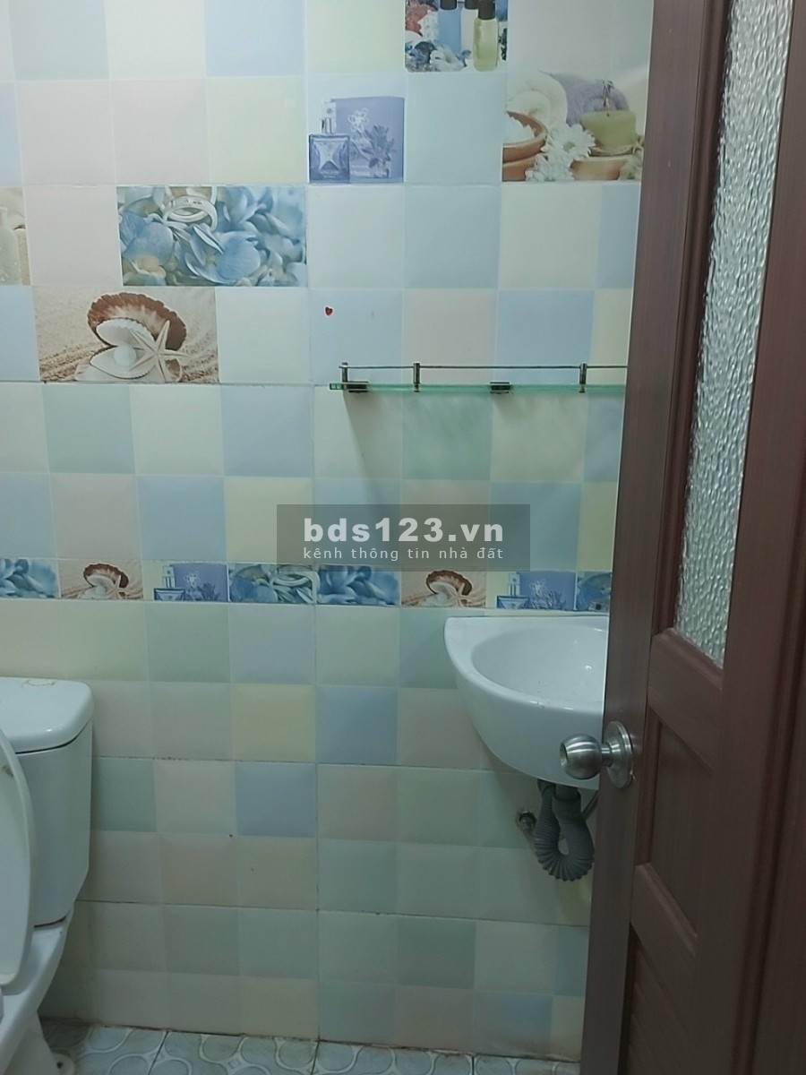 Gấp bán nhà 3 tầng dt 30m2 Chữ Đồng Tử, Quận Tân Bình, chỉ 4 tỷ 25